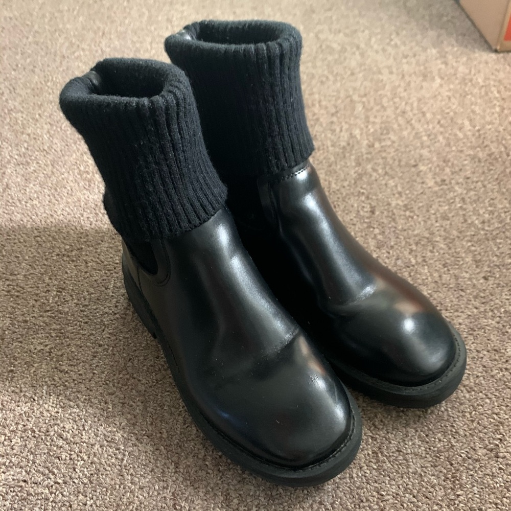 Warm winter boots wide fit with sock tubes.